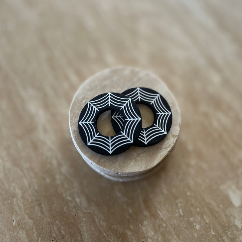 Spider Web Grip Donuts